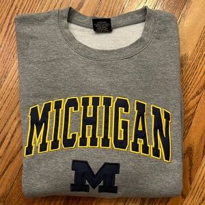 Men's Colosseum Heather Gray Michigan Wolverines Crew Neck Sweatshirt